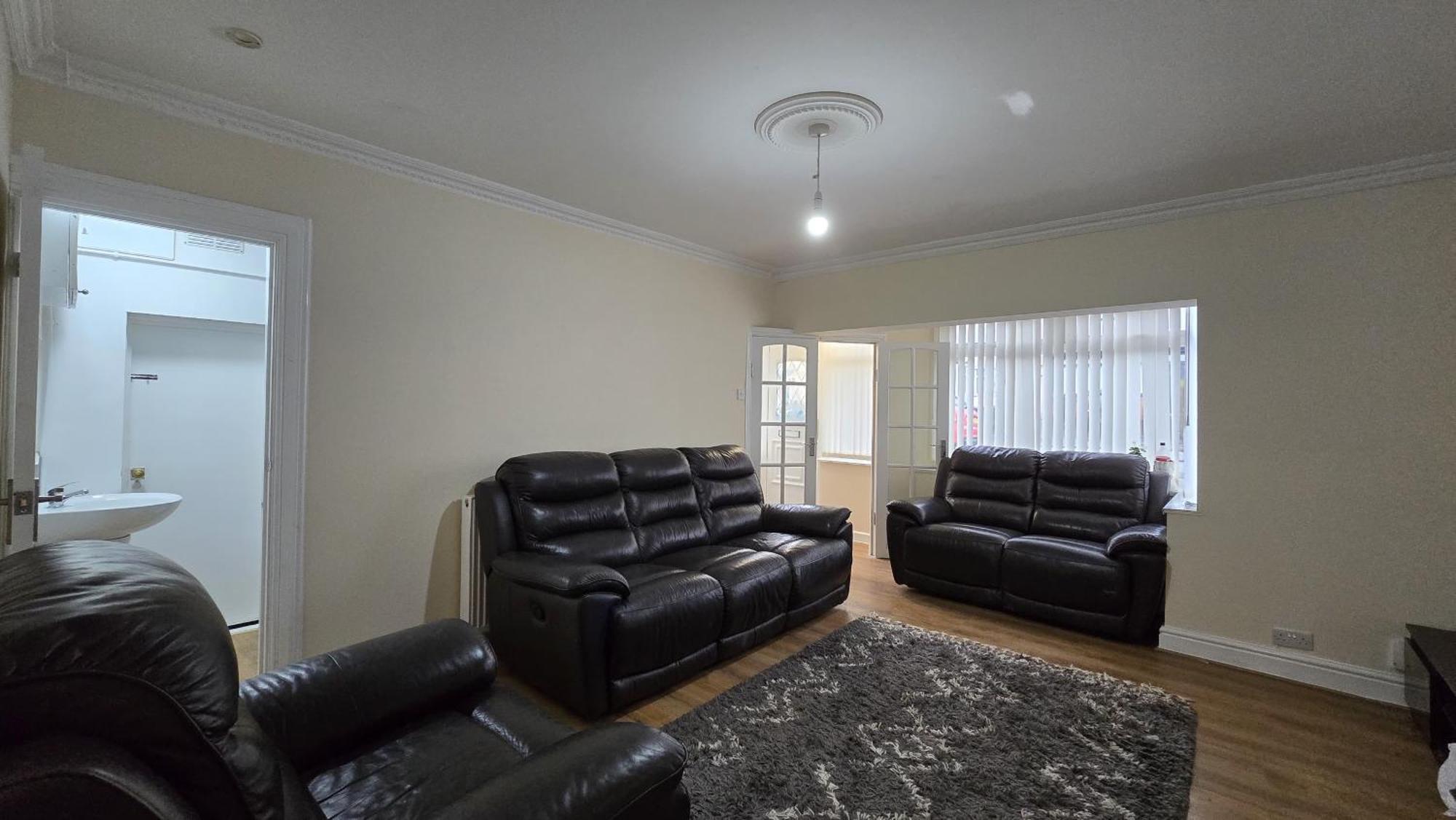 Entire Three Bedroom House In Бирмингем Экстерьер фото