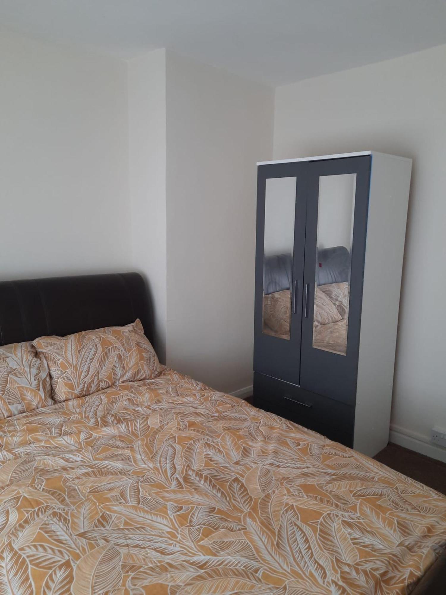 Entire Three Bedroom House In Бирмингем Экстерьер фото